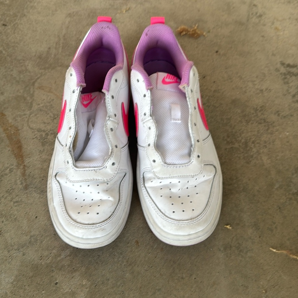 Nike court shoe, youth